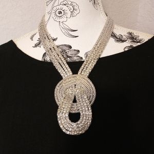 NWT BEAUTIFUL!!  Silvertone knot necklace